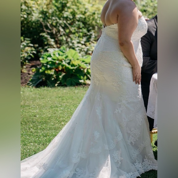 Essence of Australia Style D1846+ Plus Size Bridal Gown US Size 24, Altered - Picture 2 of 7